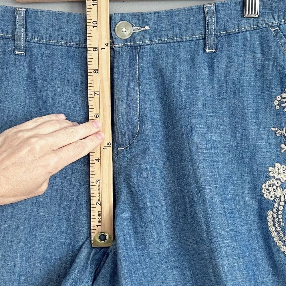 Liz Claiborne Shorts Womens 14 Blue Embroidered Cotton Chambray Boho Summer NEW